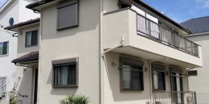 M様邸　コロニアル屋根塗装　外壁艶消しシリコン塗装　鉄骨階段塗装