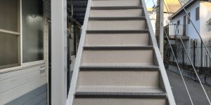 Mアパート様　鉄骨階段シリコン塗装　床・階段ノンスリップシート貼り